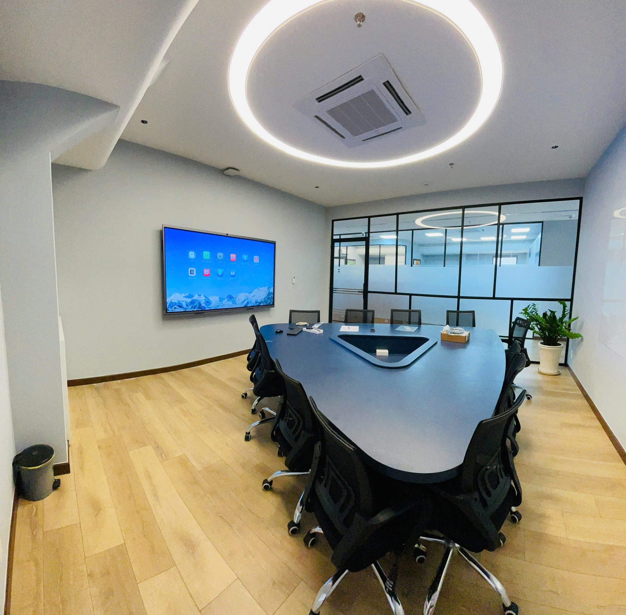Màn Hình Tương Tác Cho Phòng Họp Hiện Đại 2026